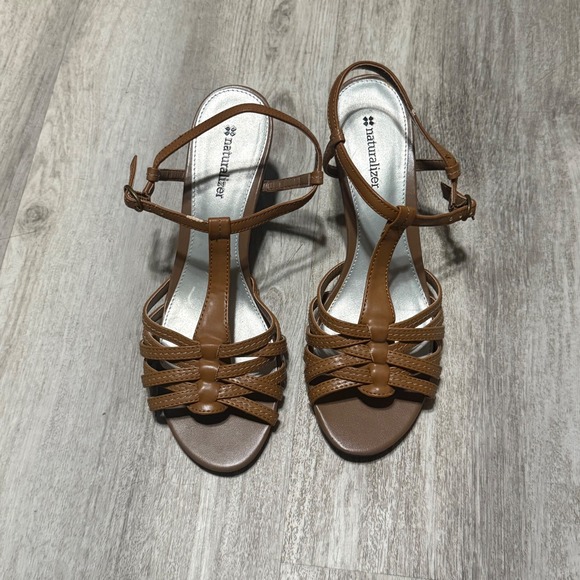 NATURALIZER Delite Delight Tan Natural Open Toe T-Strap Heel Sandals Sz 8.5‎ - Picture 1 of 5
